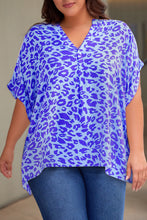 Load image into Gallery viewer, Plus Size Printed Notched Neck Half Sleeve Top
